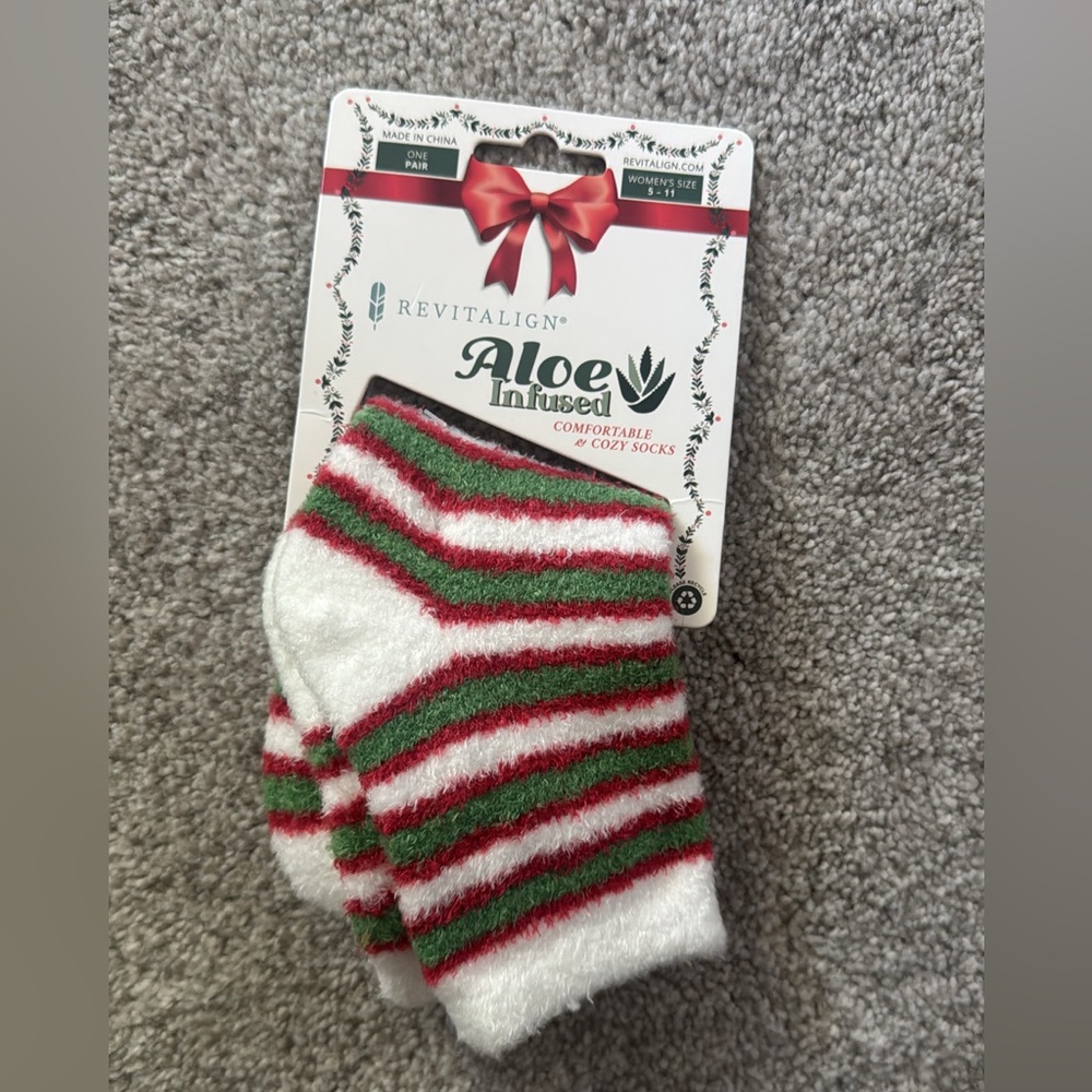 ❌SOLD❌ Revitalign Aloe Infused Cozy Socks